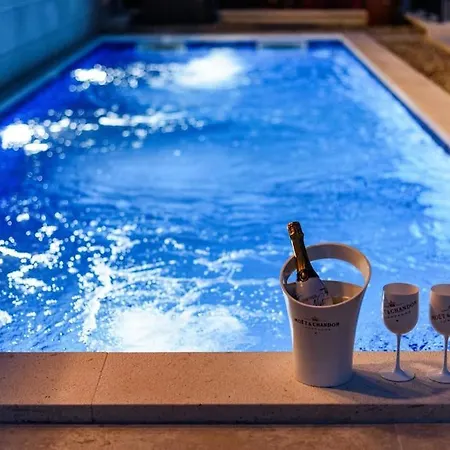 Villa Luxury Adriatica-*heated Pool-sauna-jacuzzi* *