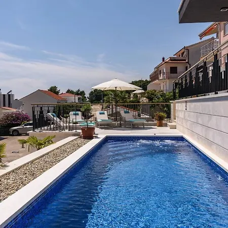 Villa Luxury Adriatica-*heated Pool-sauna-jacuzzi* Trogir