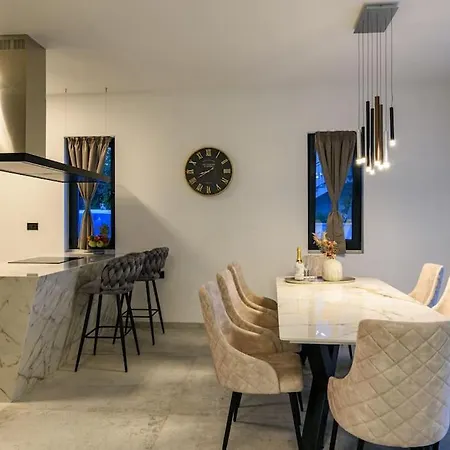 Luxury Adriatica-*heated Pool-sauna-jacuzzi*