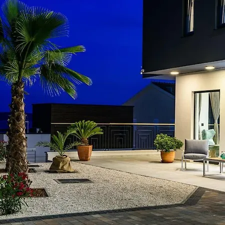 Luxury Adriatica-*heated Pool-sauna-jacuzzi* Trogir