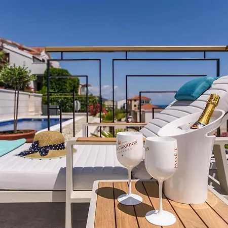 Luxury Adriatica-*heated Pool-sauna-jacuzzi* * Trogir
