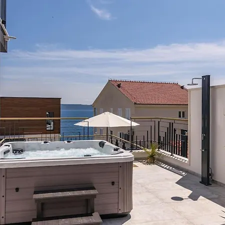 Luxury Adriatica-*heated Pool-sauna-jacuzzi* Villa Trogir